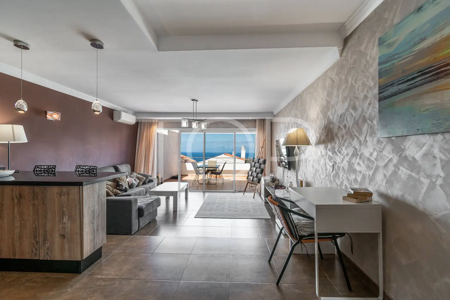 Ático reformado con estilo y amplia terraza en Torviscas, Costa Adeje