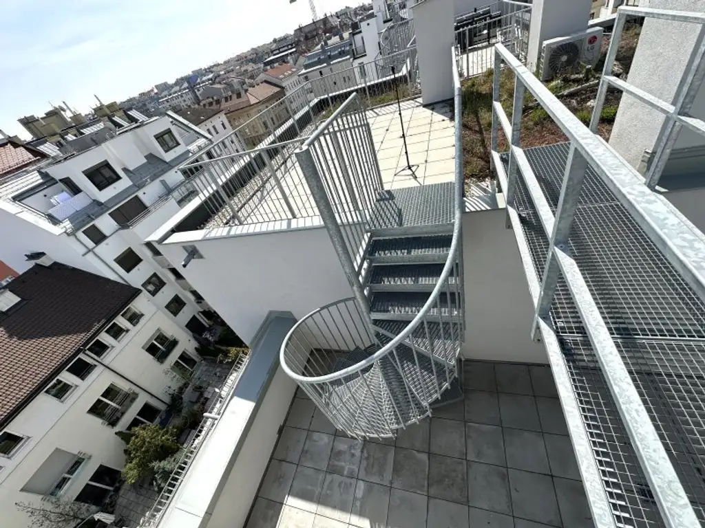 Hier werden Träume war! Exklusive 4-Zimmer Maisonette-Wohnung mit ca. 113 m2 sowie eigener Dachterrasse in ruhiger Lage