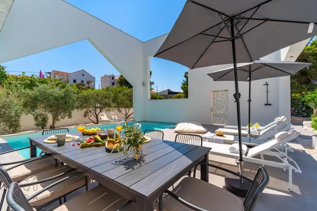 Amazing New Villa auf der Insel Brač – Mediterraner Luxus direkt am Meer