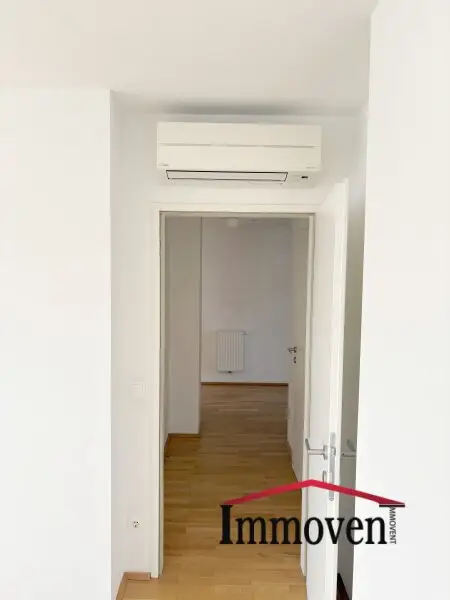 HOFSEITIG - Schöne 4-Zimmerdachgeschosswohnung mit Terrasse und Klimaanlage!