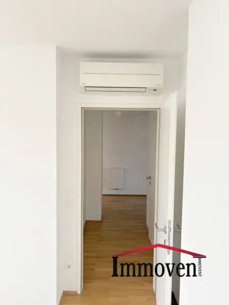 HOFSEITIG - Schöne 4-Zimmerdachgeschosswohnung mit Terrasse und Klimaanlage!