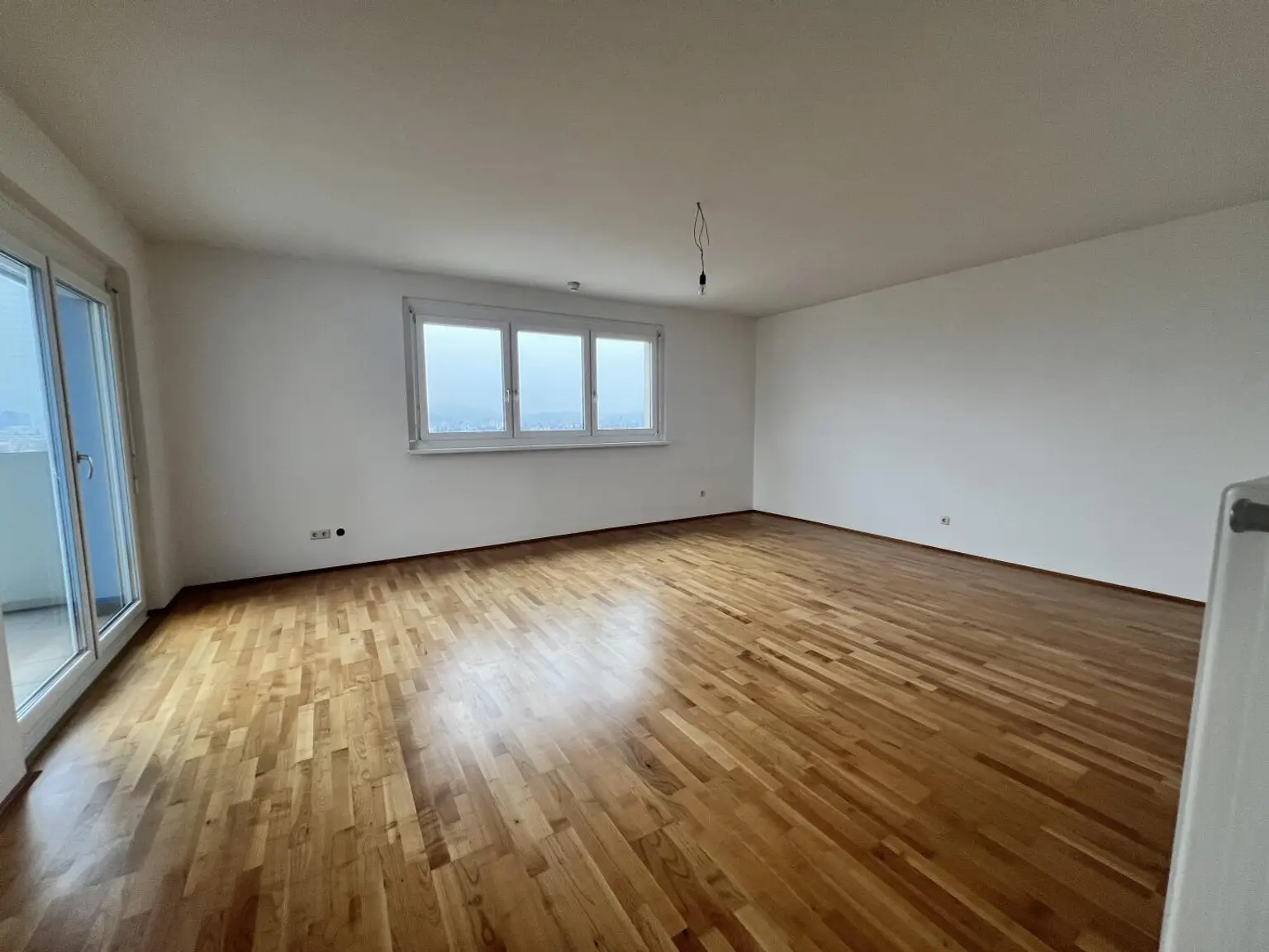 Sanierte 4-Zimmer-Wohnung mit 2 Balkonen und traumhaftem Blick über Graz inkl. Stellplatz