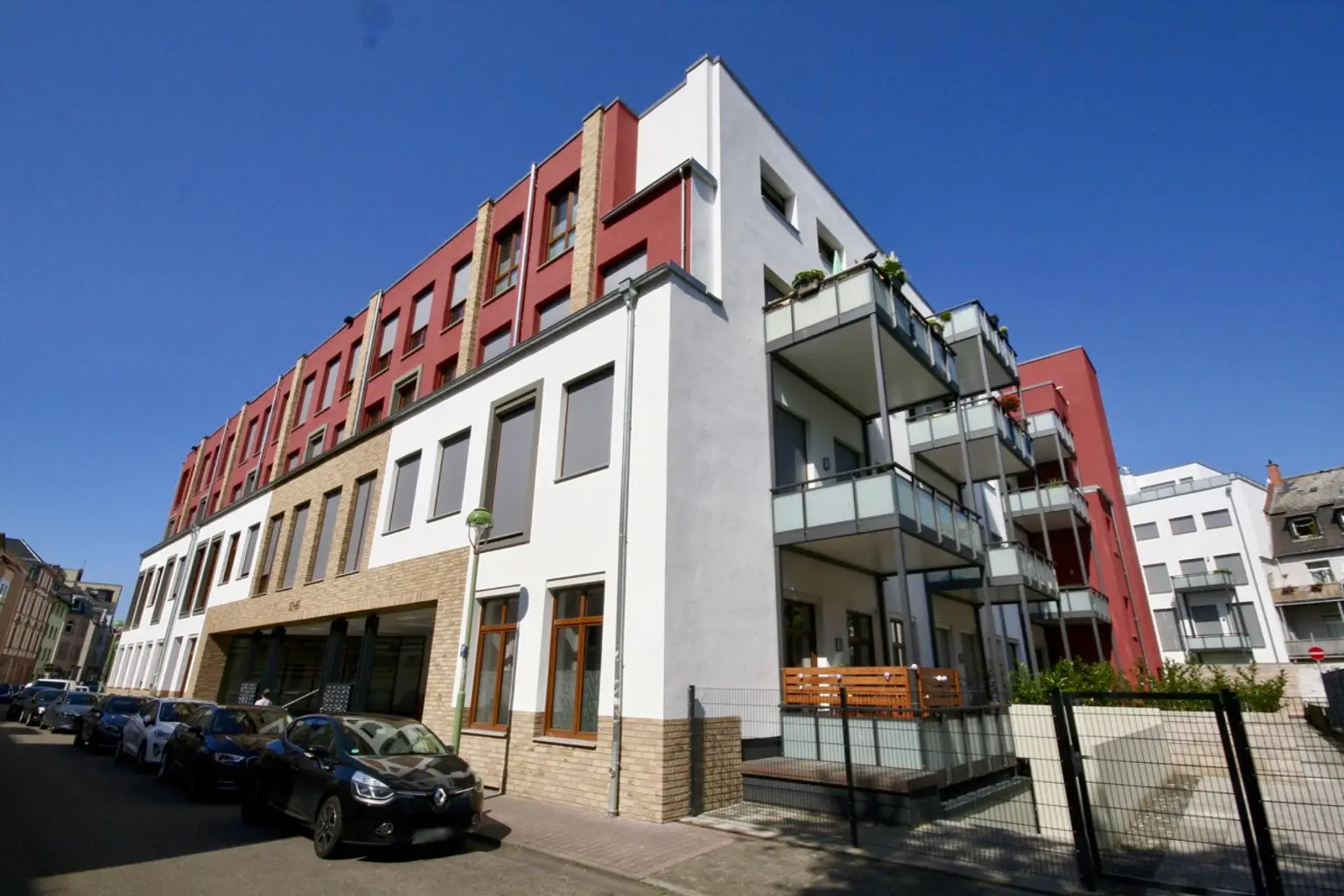 METZ IMMOBILIEN - Alex 65: Moderner Flair in ruhiger Lage!