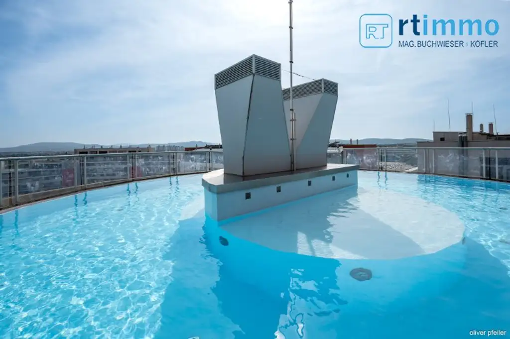 Himmelblau überall, 104m² mit über 23m² Freifläche auf 3,5 Zimmern. Atemberaubender Ausblick soweit das Auge reicht!