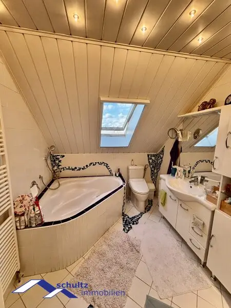Schönes Einfamilienhaus mit Pool! Besonderes Angebot!