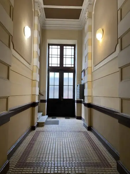 Mittelzinshaus mit bewilligten Dachbodenausbau