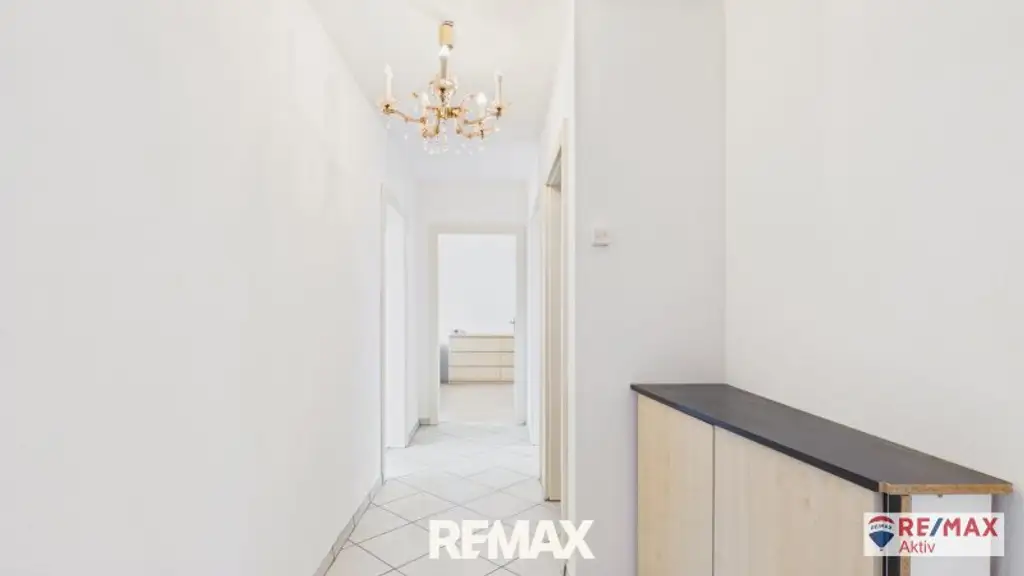 Einzugsbereites Haus mit großer Garage und großem Grundstück