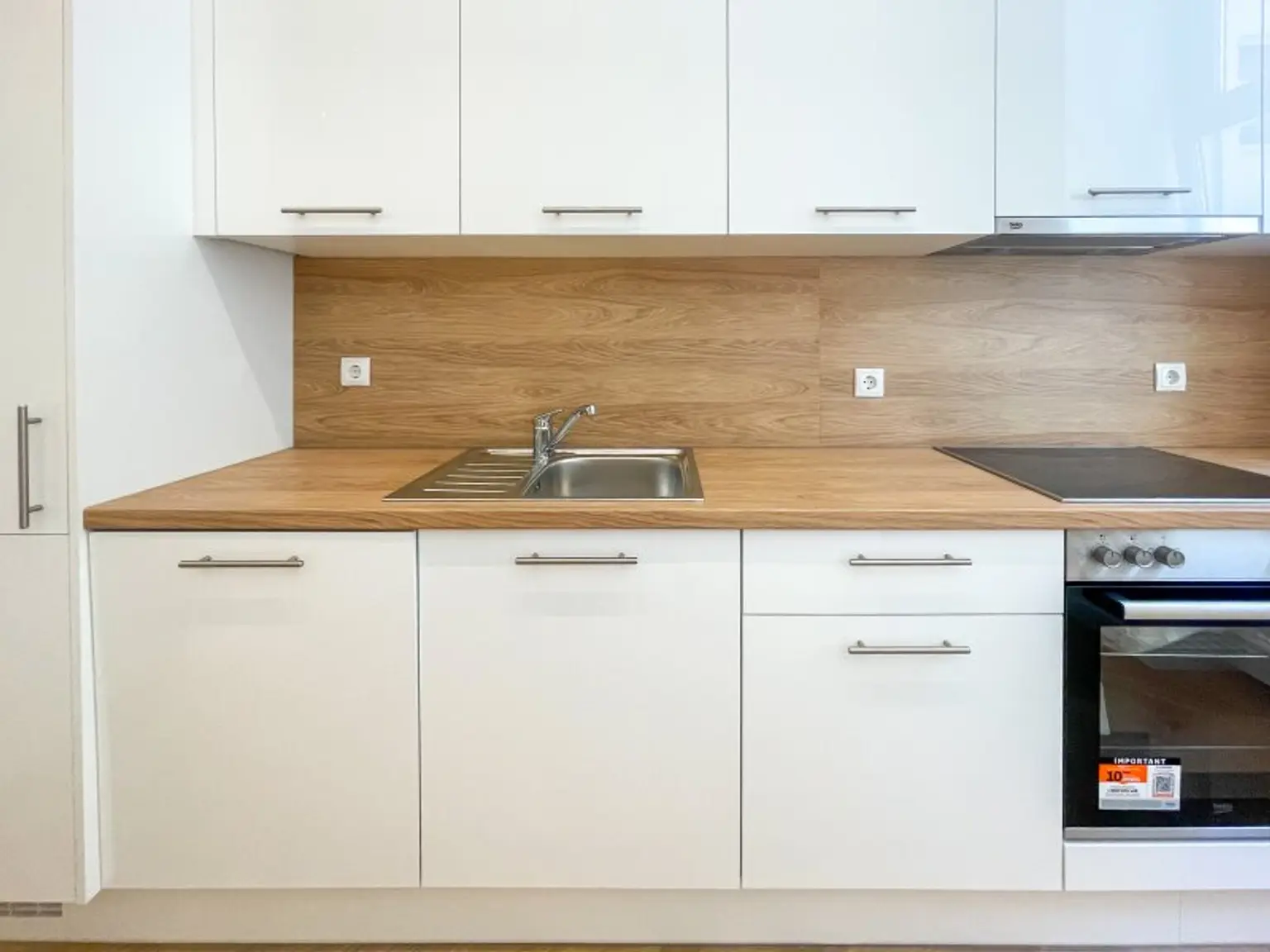 NÄHE AUGARTEN: wunderschön sanierte Altbauwohnung mit neuer Küche