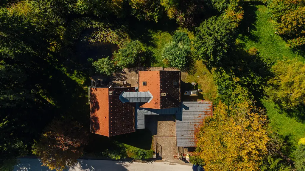 Großzügiges Einfamilienhaus mit Schwimmteich in Weinitzen - ländliche Geborgenheit trifft modernen Wohnkomfort