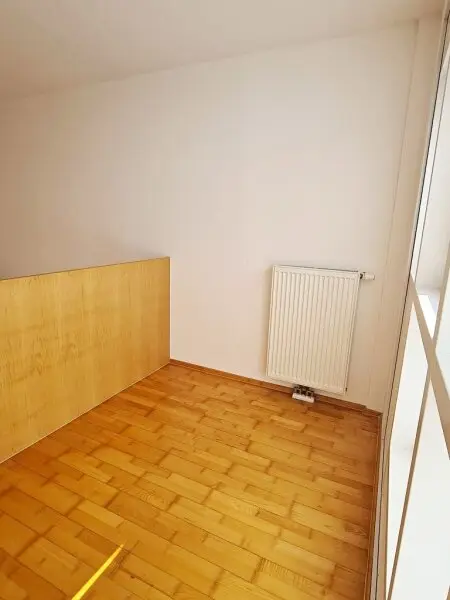INNSTRASSE, FERNBLICK, unbefristete 97 m2 Dachgeschoß-Maisonette mit Loggia, 2 Zimmer, Komplettküche, Wannenbad, Parketten, gefördert