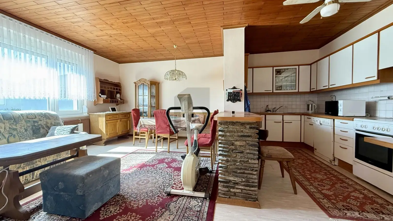 SONNIGER BUNGALOW MIT XXL KELLER UND TOP INFRASTRUKTUR