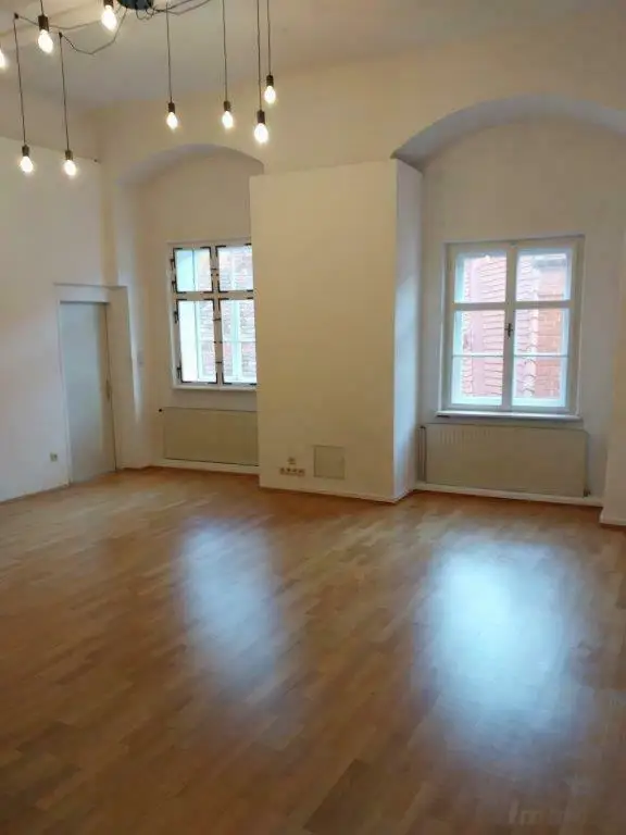 Provisionsfrei: günstige 3-Zimmer-Altbauwohnung in der Innenstadt zwischen Glockenspielplatz und Dom
