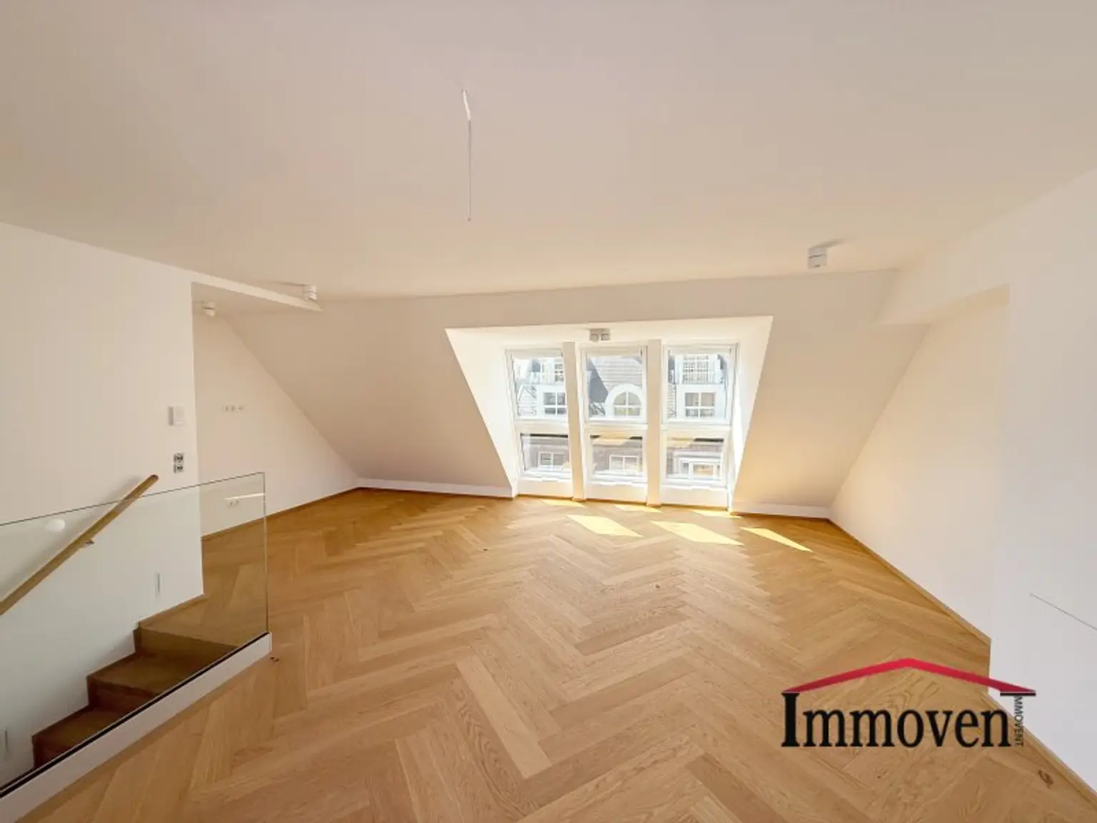 ERSTBEZUG - Hochwertige Dachgeschossmaisonette mit Balkon, Terrasse und Deckenkühlung in RUHELAGE!