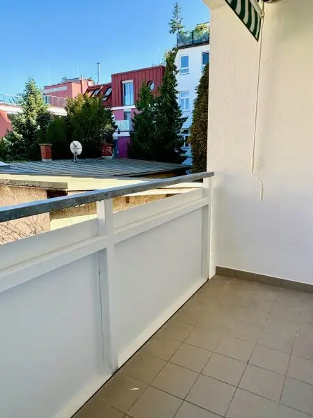 LEBEN IN GERSTHOF - GROSSZÜGIG ANGELEGTE SANIERTE 3 ZIMMER MIT BALKON ZUM INNENHOF