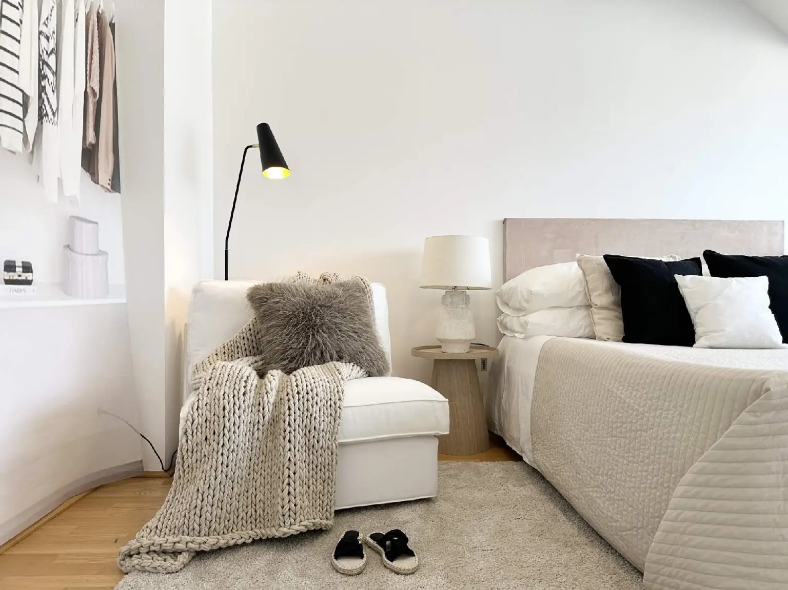 Schlafzimmer 1