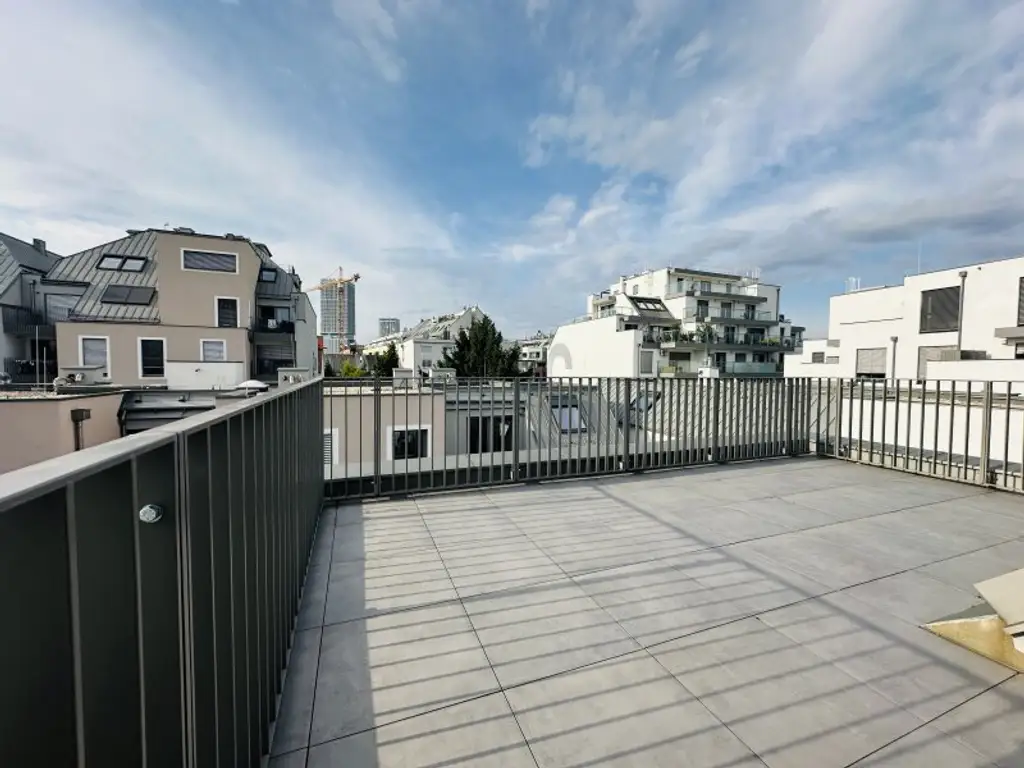 AB SOFORT BEZIEHBAR!! Traumhafte Dachgeschosswohnung inkl. sehr großer Terrasse! Tolle Anbindung - U1 Kagranerplatz!!