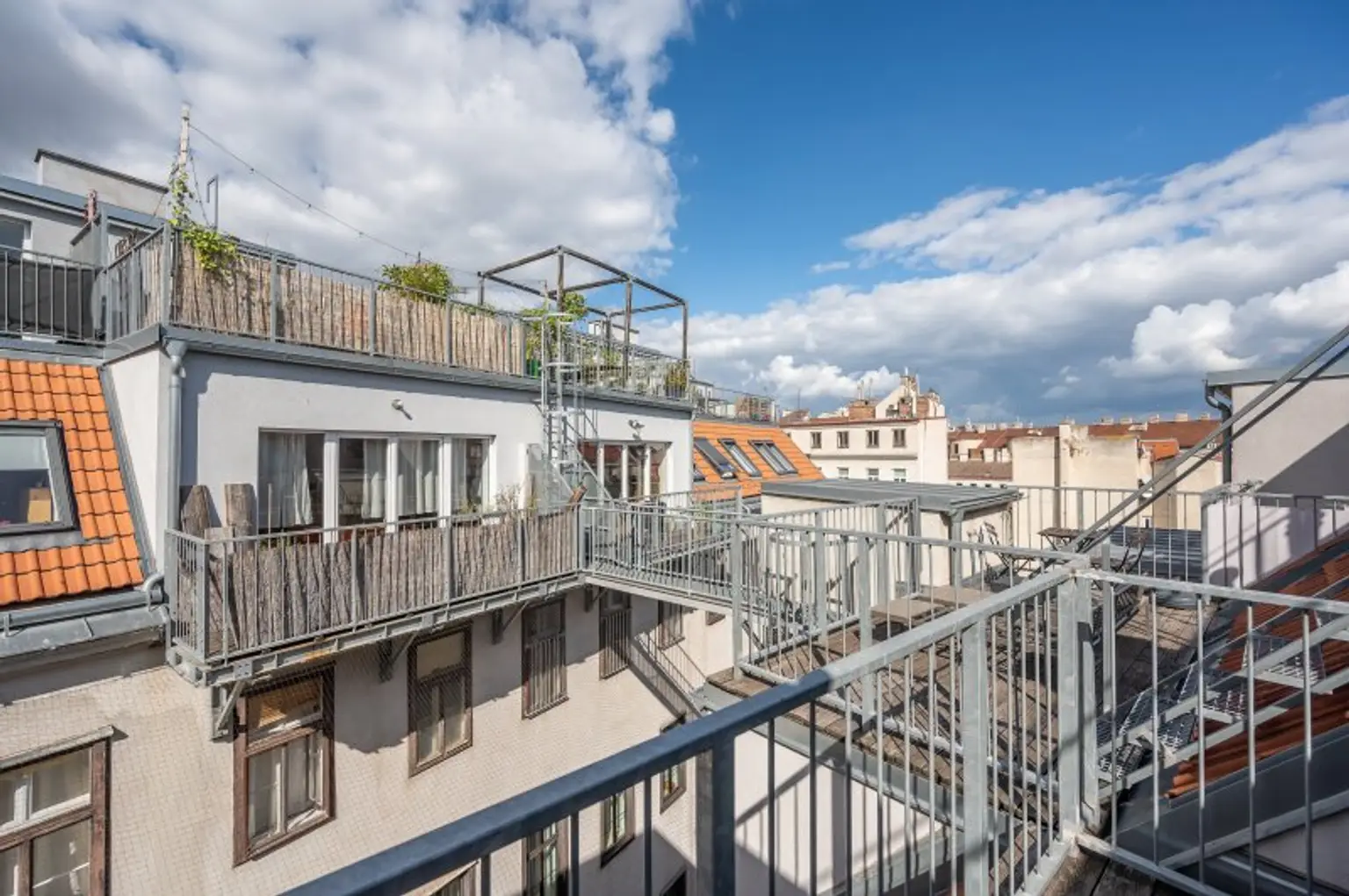 ++NEU++ Stylische Maisonette im Dachgeschoss – 3 Zimmer mit Sonnenterrasse