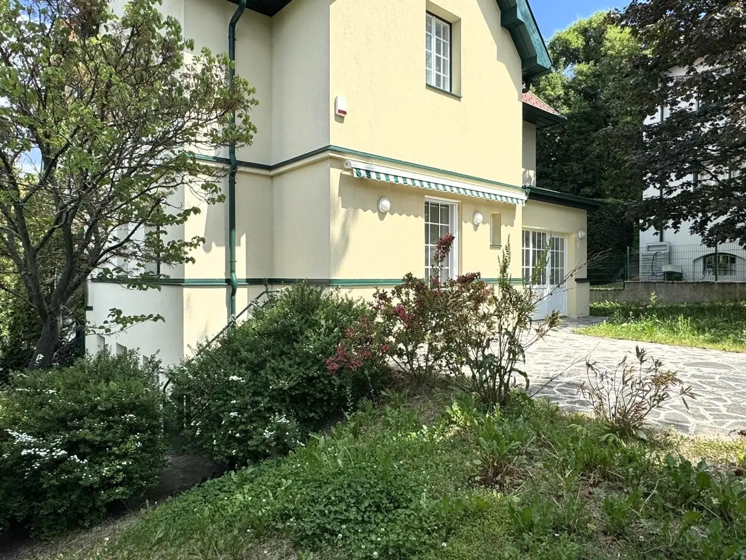 Charmante Alt-Patrizier Villa 3 Schlafzimmer, 4 Bäder + Wohnkeller // Charming old patrician villa, 3 bedrooms, 4 bathrooms + basement living area //