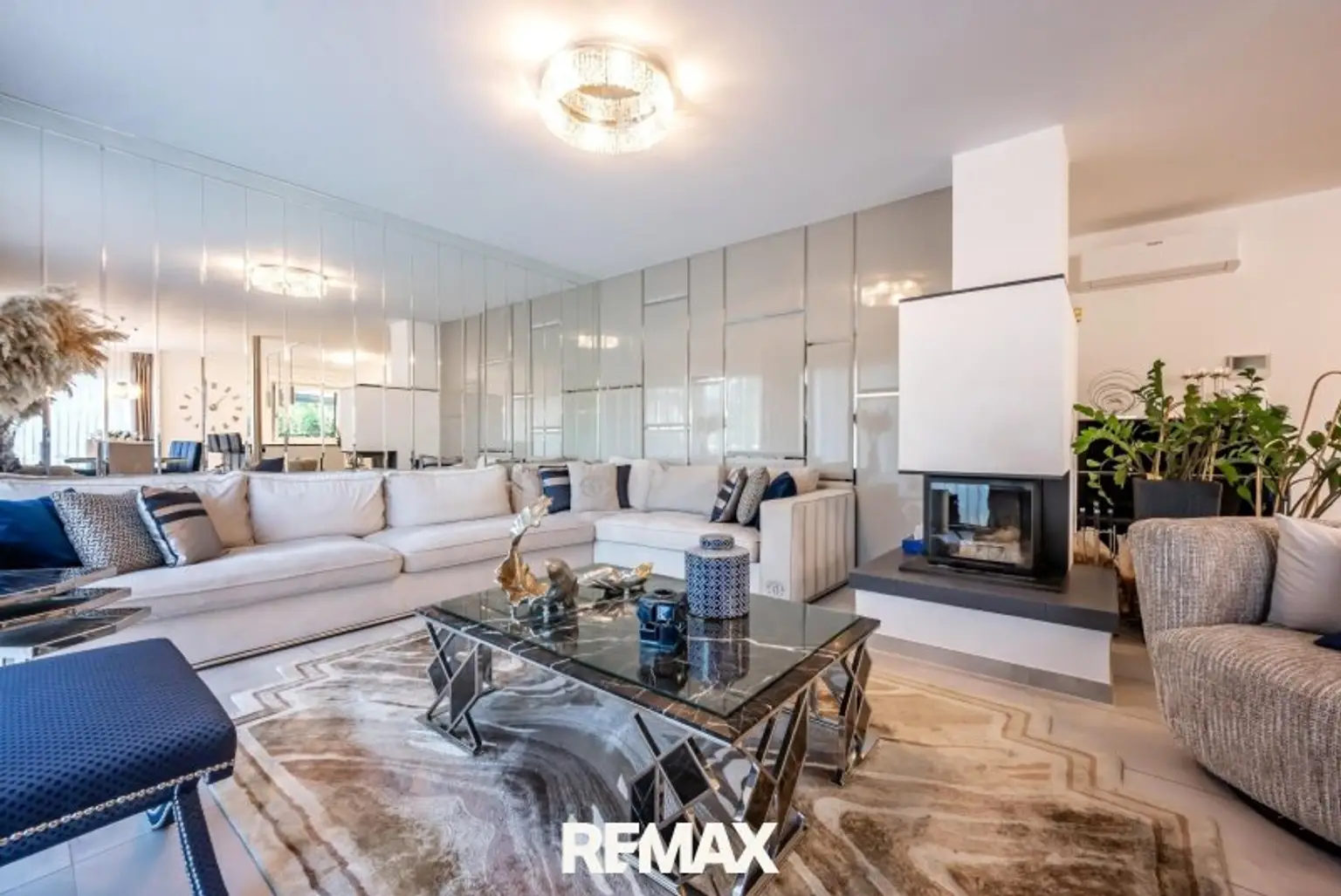 Wohnbereich mit Kamin