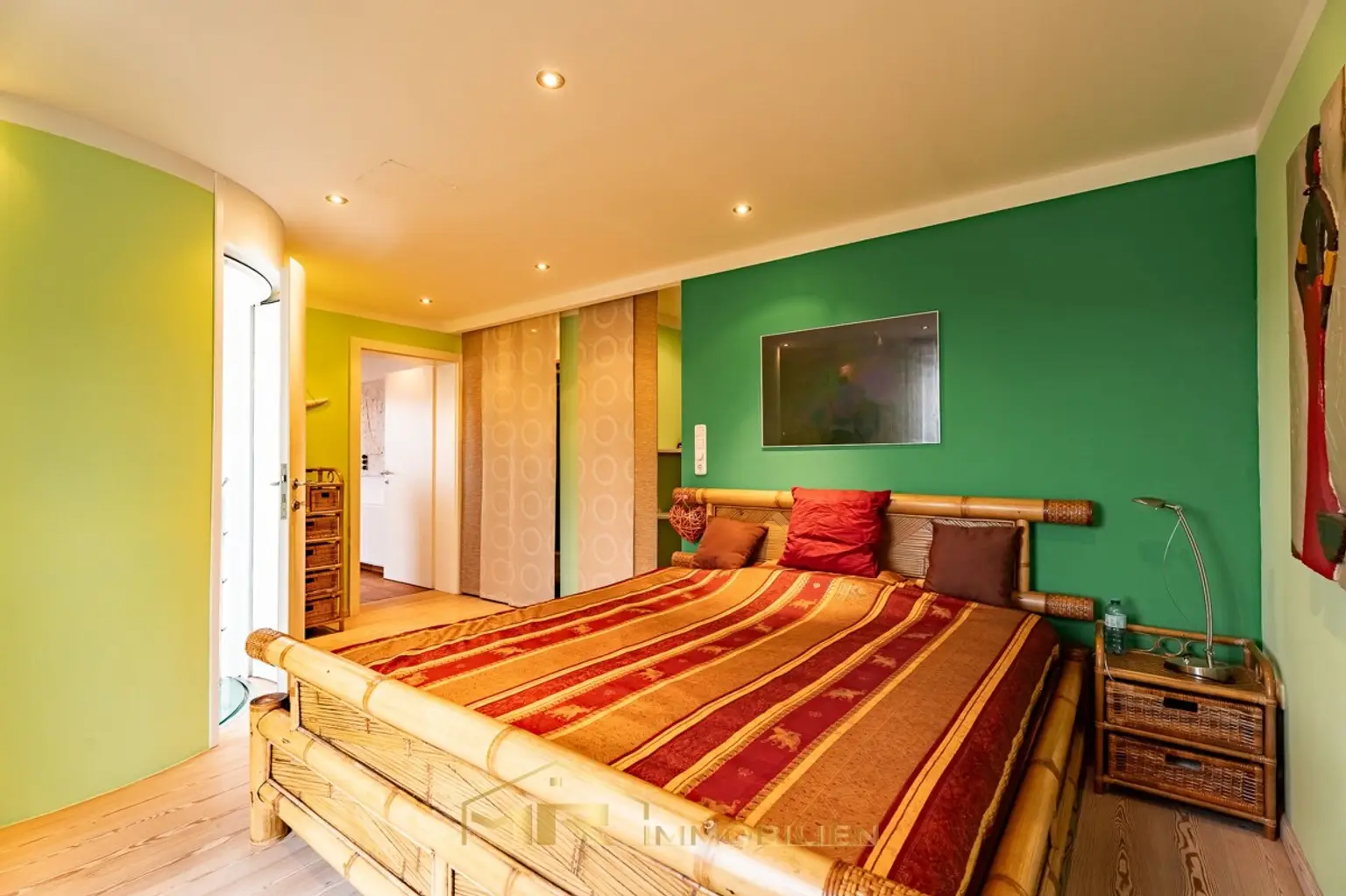 Stilvolles Wohnen im Grünen – Maisonette mit Aussicht & Biotop in Toplage