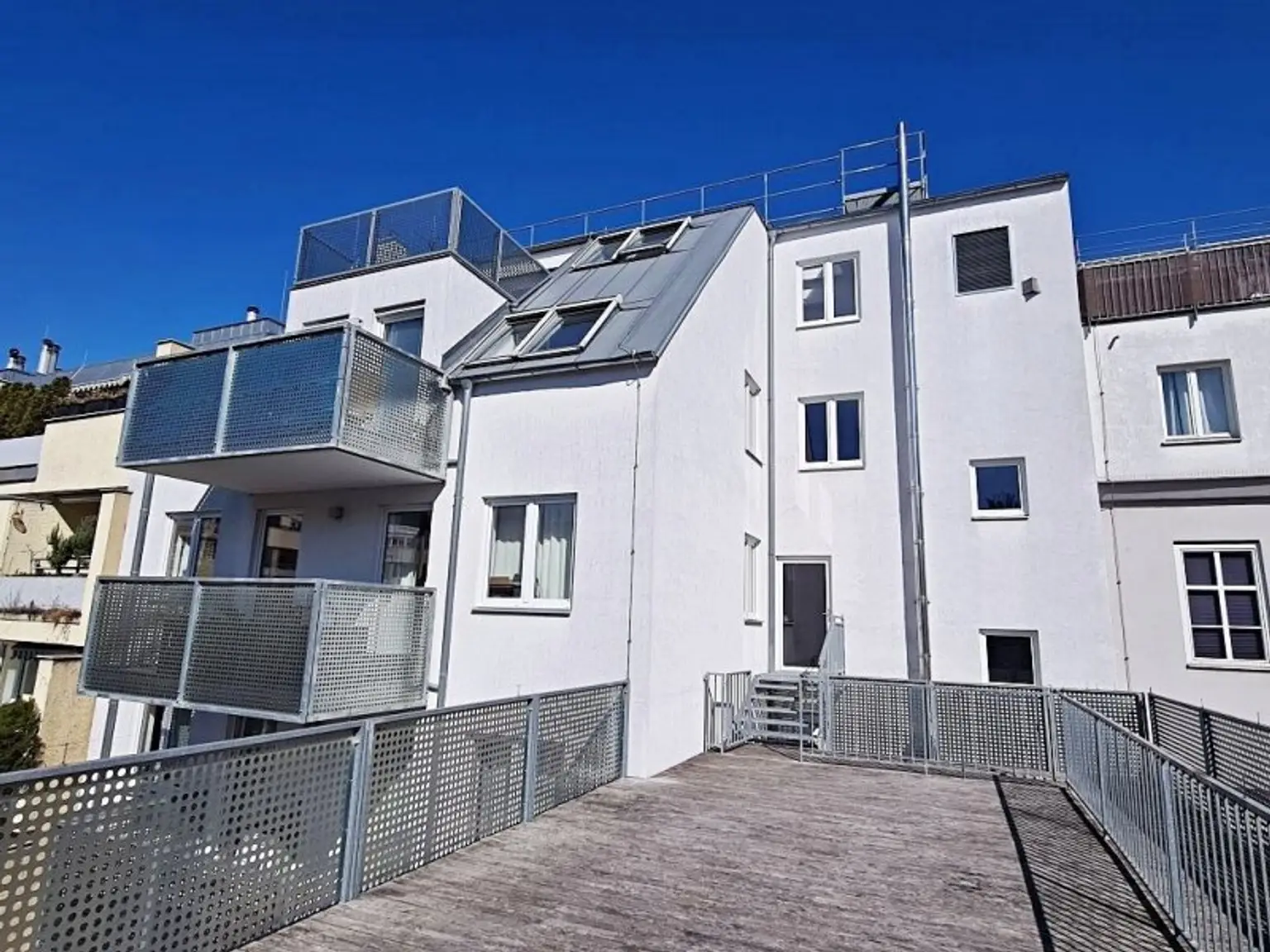 U3-NÄHE, LORYSTRASSE, sonnige 74 m2 Neubau mit 8 m2 Balkon, 2 Zimmer, Wohnküche, Wannenbad, Garage möglich, 3. Liftstock