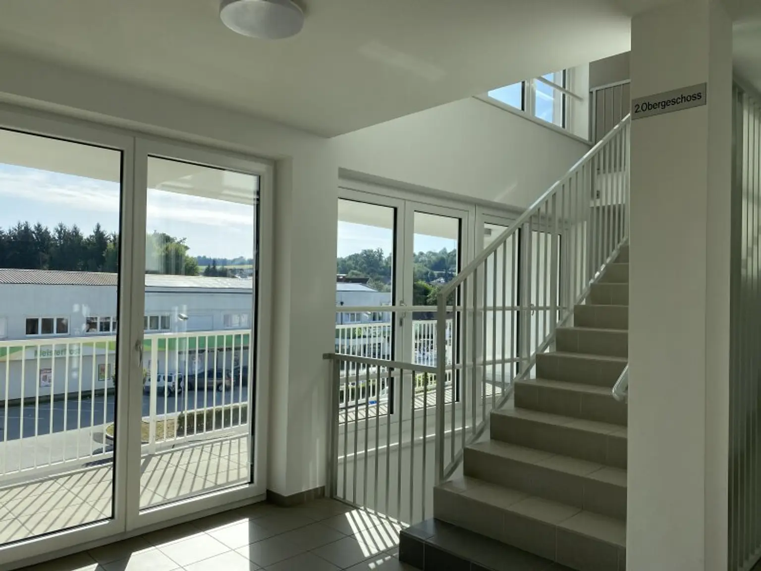 Sehr schöne , neue Mietwohnung, teilmöbliert