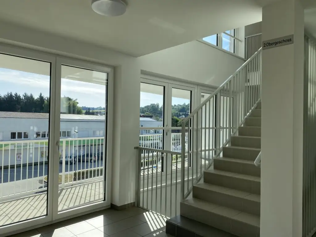 Sehr schöne , neue Mietwohnung, teilmöbliert