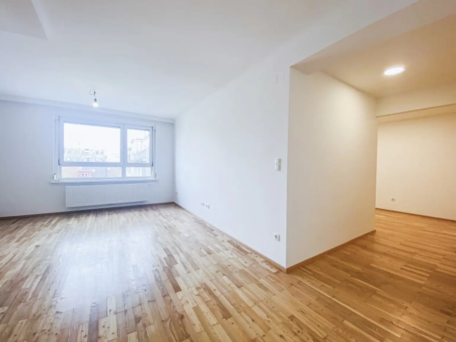 Schlafzimmer mit begehbarem Kleiderschrank