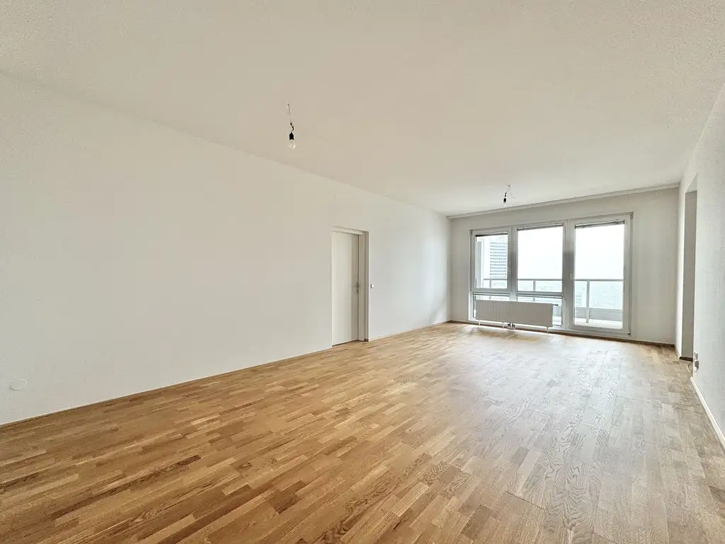 Hoch hinaus: 2,5 Zimmer, 21. OG, Loggia, Kellerabteil, 3-Zimmer-Ausbauoption möglich |MISCHEK TOWER
