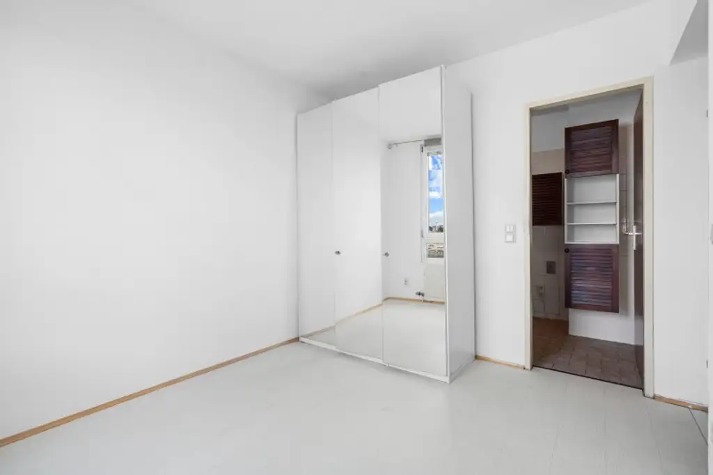 Helle 2-Zimmerwohnung in 1110 Wien, mit kleiner Loggia und perfekter Öffi Anbindung!