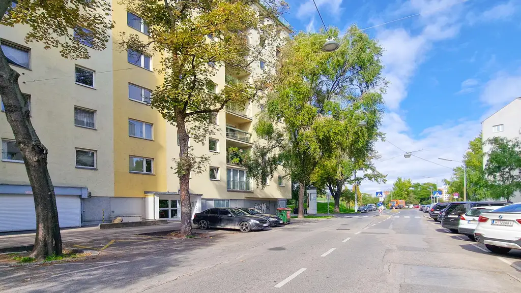Helle Eigentumswohnung mit Grünblick im 3. Liftstock eines thermisch sanierten Hauses