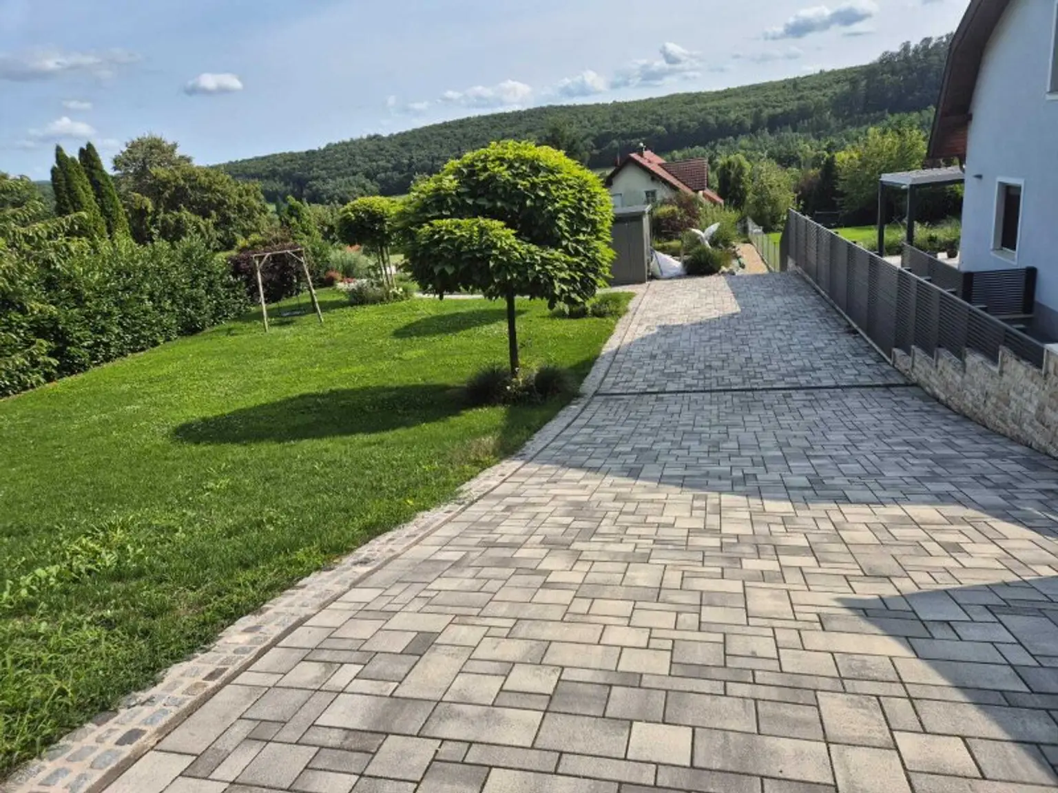 Sonniges Traumgrundstück mit PRIVATEM SCHWIMMTEICH und BAUPOTENZIAL