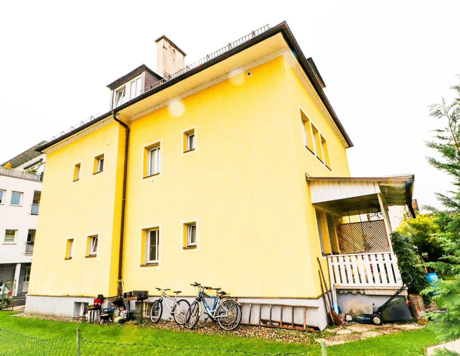 Mehrparteienhaus mit 3 Einheiten, großem Garten und Keller in Villach