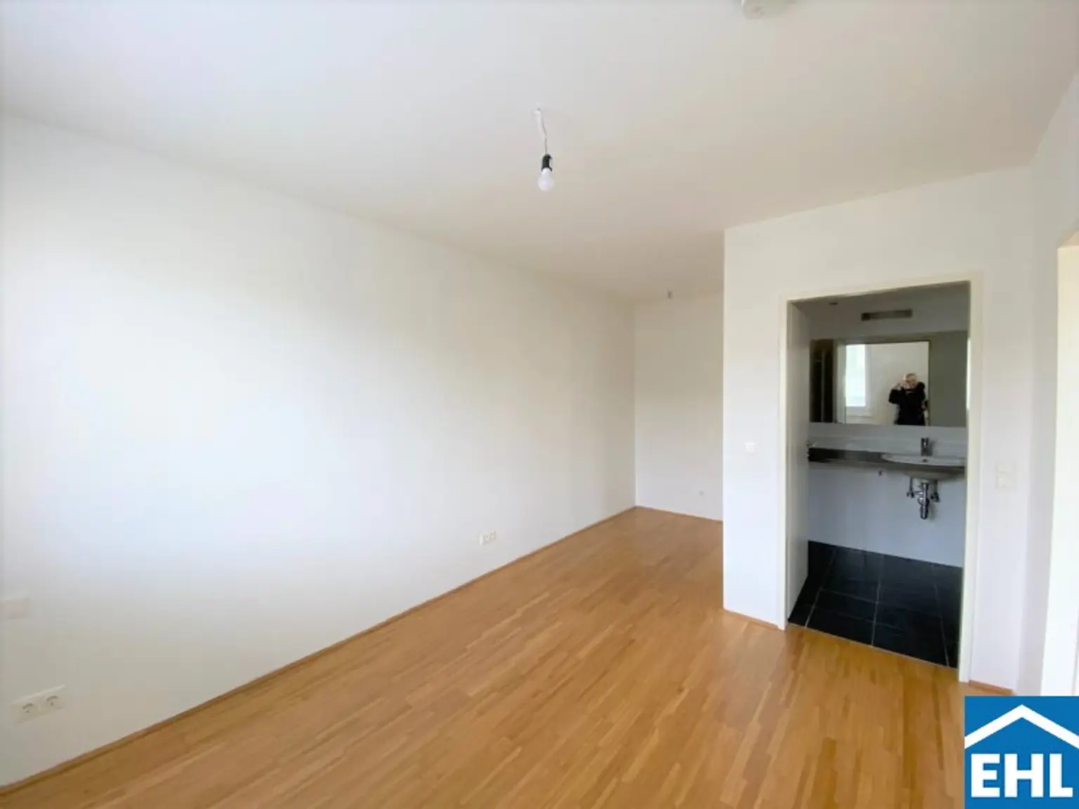 Top 2-Zimmerwohnung mit Loggia im 15. Bezirk bei der U3!