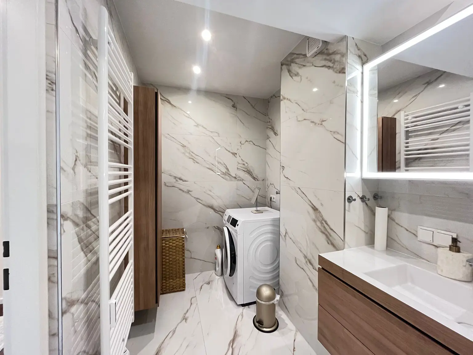 Stilvolle 3-Zimmer-Wohnung in Toplage 1070 – ruhig, renoviert, vollmöbliert und Garagenstellplatz