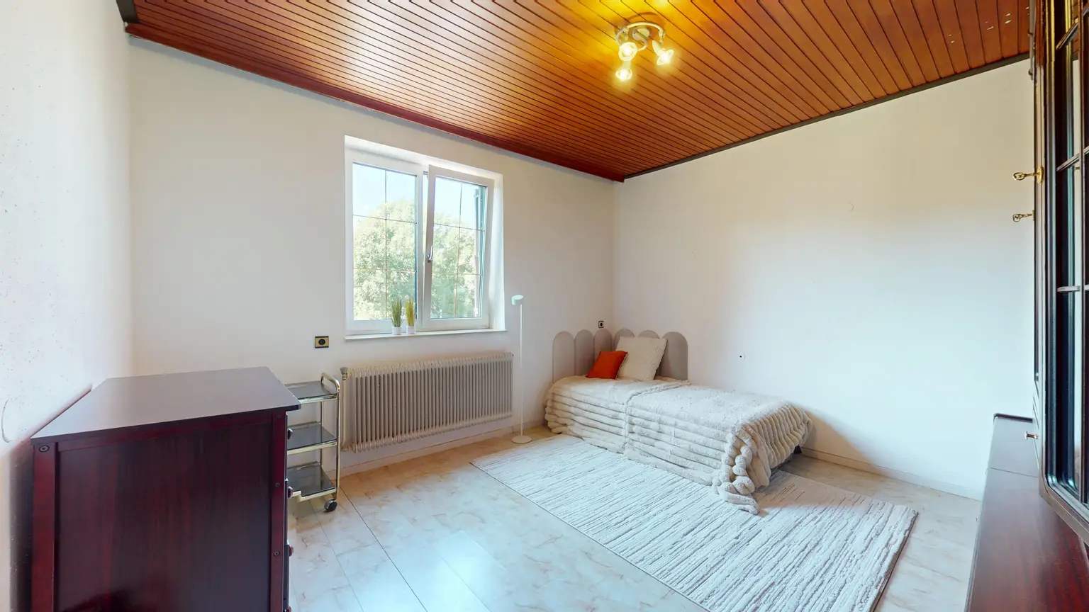 Familienhaus in U-Bahn - Nähe mit Nebengebäude/Büro/Lager auf Eckgrund in Aspern