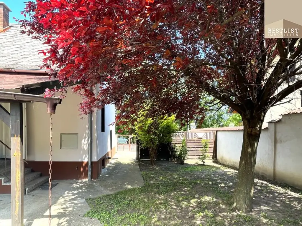 Kleines ausbaufähiges Haus mit uneinsichtigem großem Garten