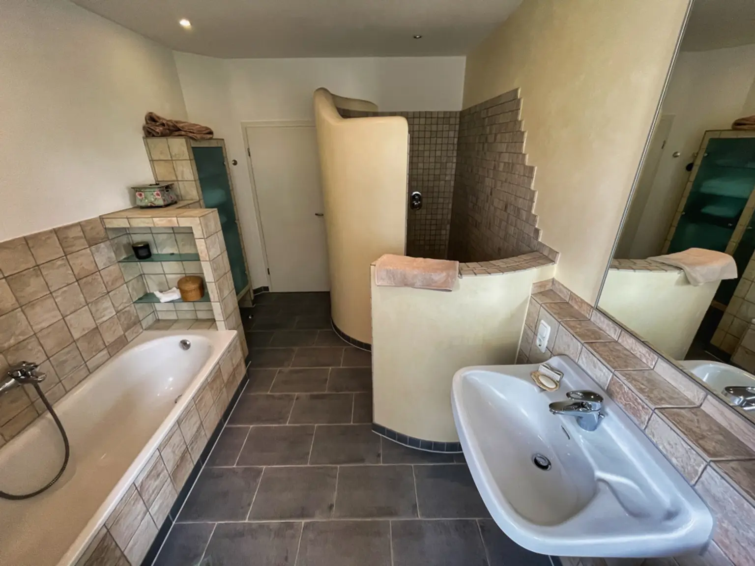Zuhause mit Wow-Effekt! Zweifamilienhaus in Top-Lage von Cloppenburg!
