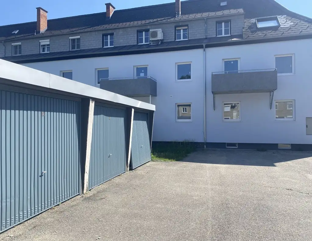 Sonnige Balkonwohnung zum selbst sanieren - provisionsfrei auf www.riedersbach.com