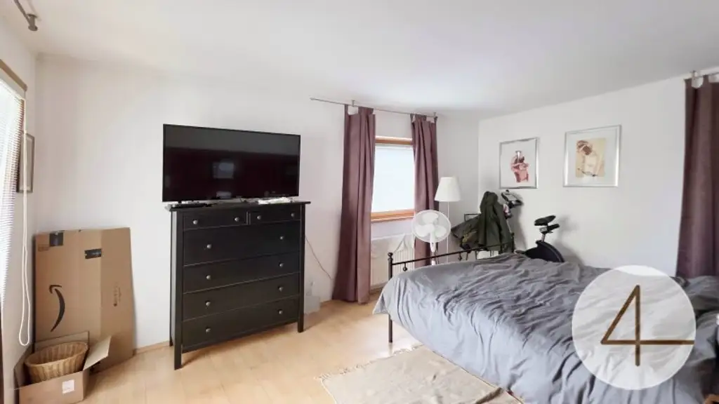 Zweifamilienhaus mit ca. 300 m² Wohnfläche