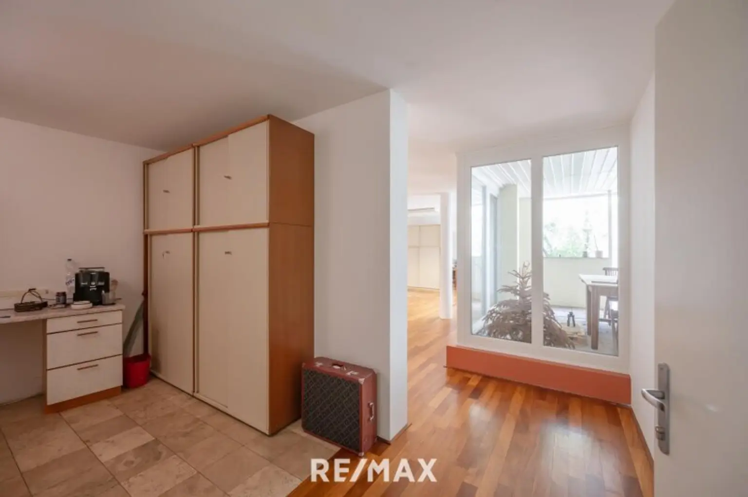 Traumhafte 6 - Zimmer - Wohnung / Büro mit grünem Innenhof in ruhiger sensationeller Lage in Hernals