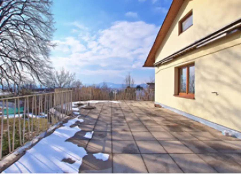 Vielseitiges Ein- oder Zweifamilienhaus mit großzügiger Dachterrasse in beliebter Lage