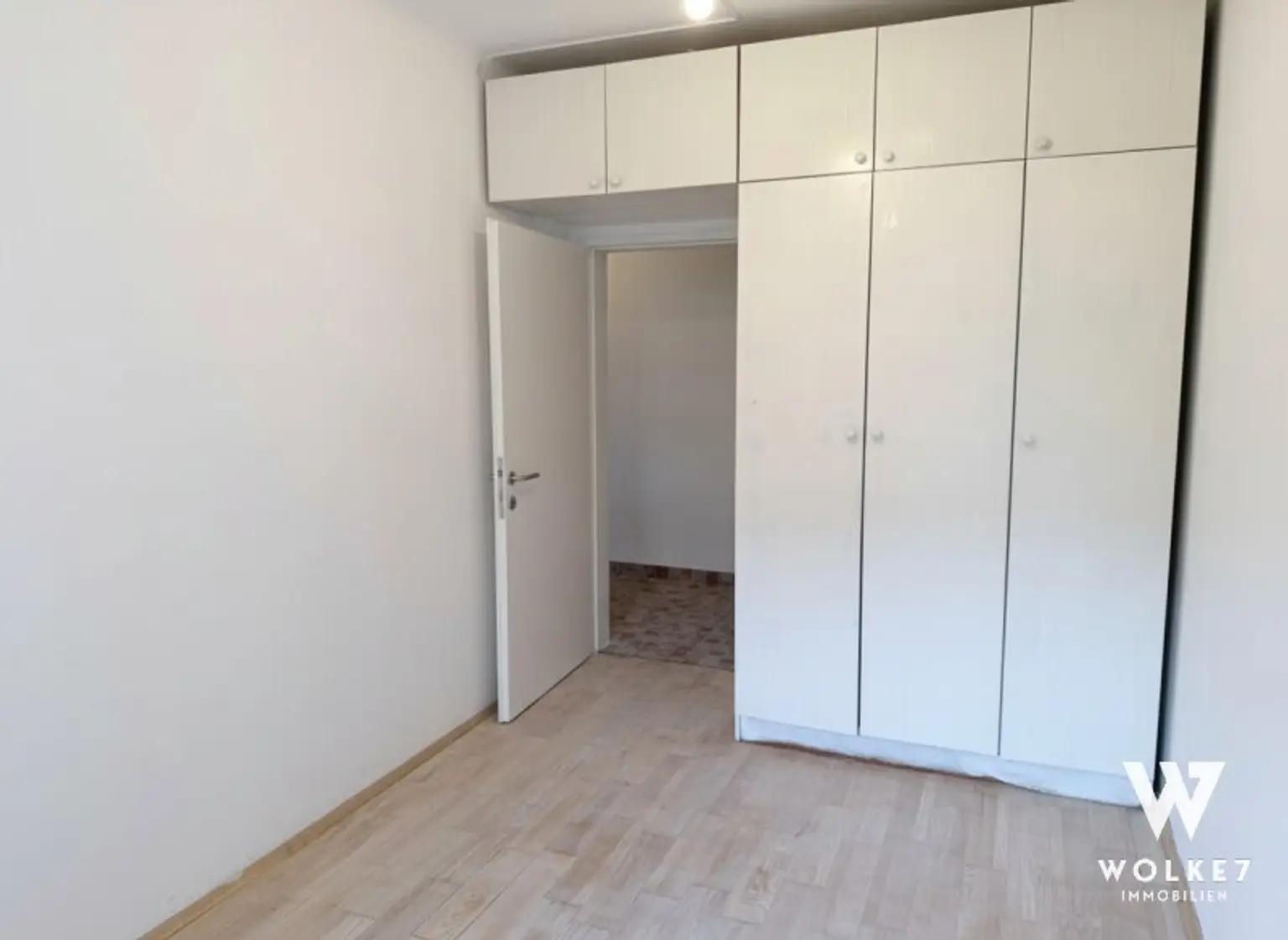 Großzügige 4,5-Zimmerwohnung mit separater Küche und Balkon in den Innenhof! | Beste Lage in 1140 Wien