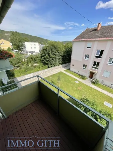 LICHTDURCHFLUTETE CA. 80 m² GROSSE 3-ZIMMER-WOHNUNG MIT BALKON IN GRÜNRUHELAGE VON POTTENSTEIN ZU KAUFEN!