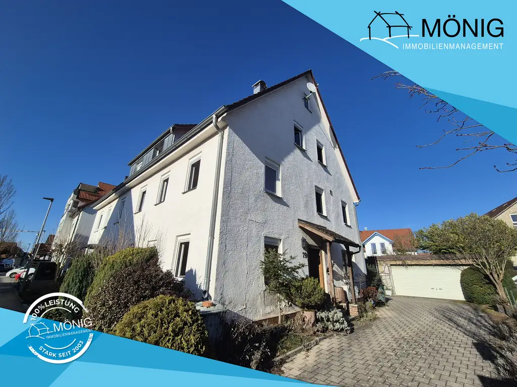 Charmante Doppelhaushälfte mit 8 Zimmern, Garten und Doppelgarage im Herzen Holzgerlingens