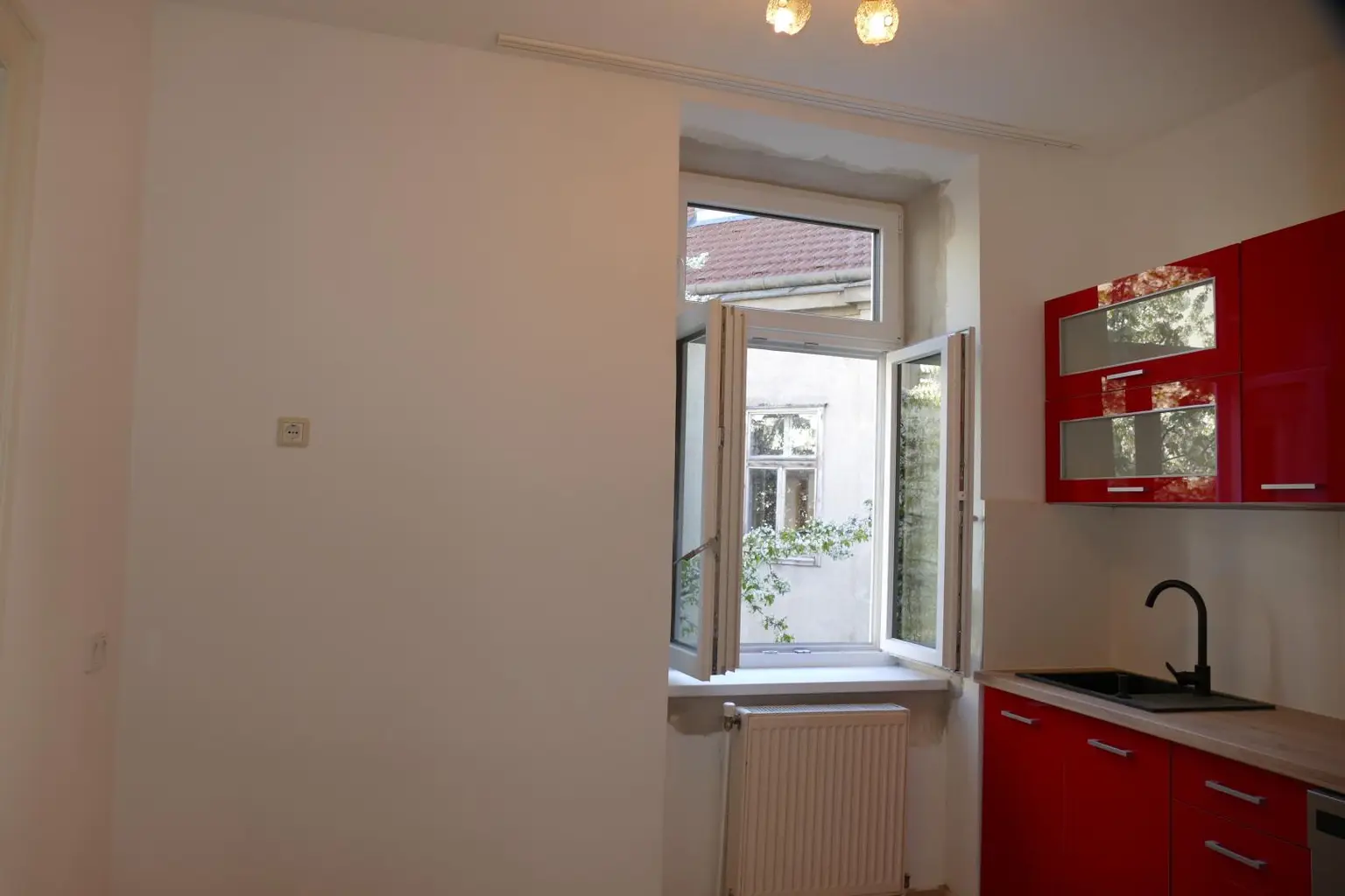 Küche mit Fenster zum Hof, P1190426