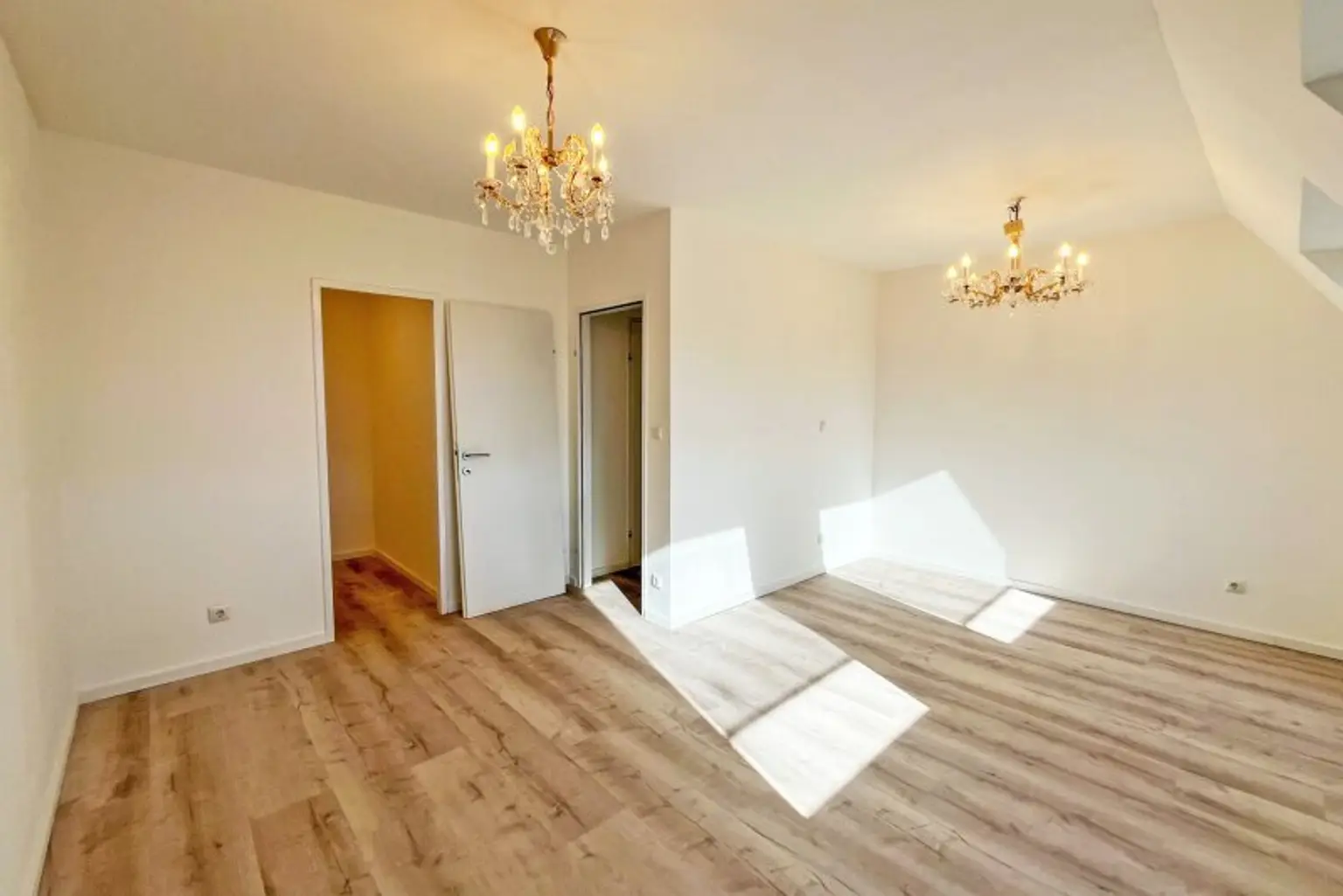 Zimmer mit Schrankraum