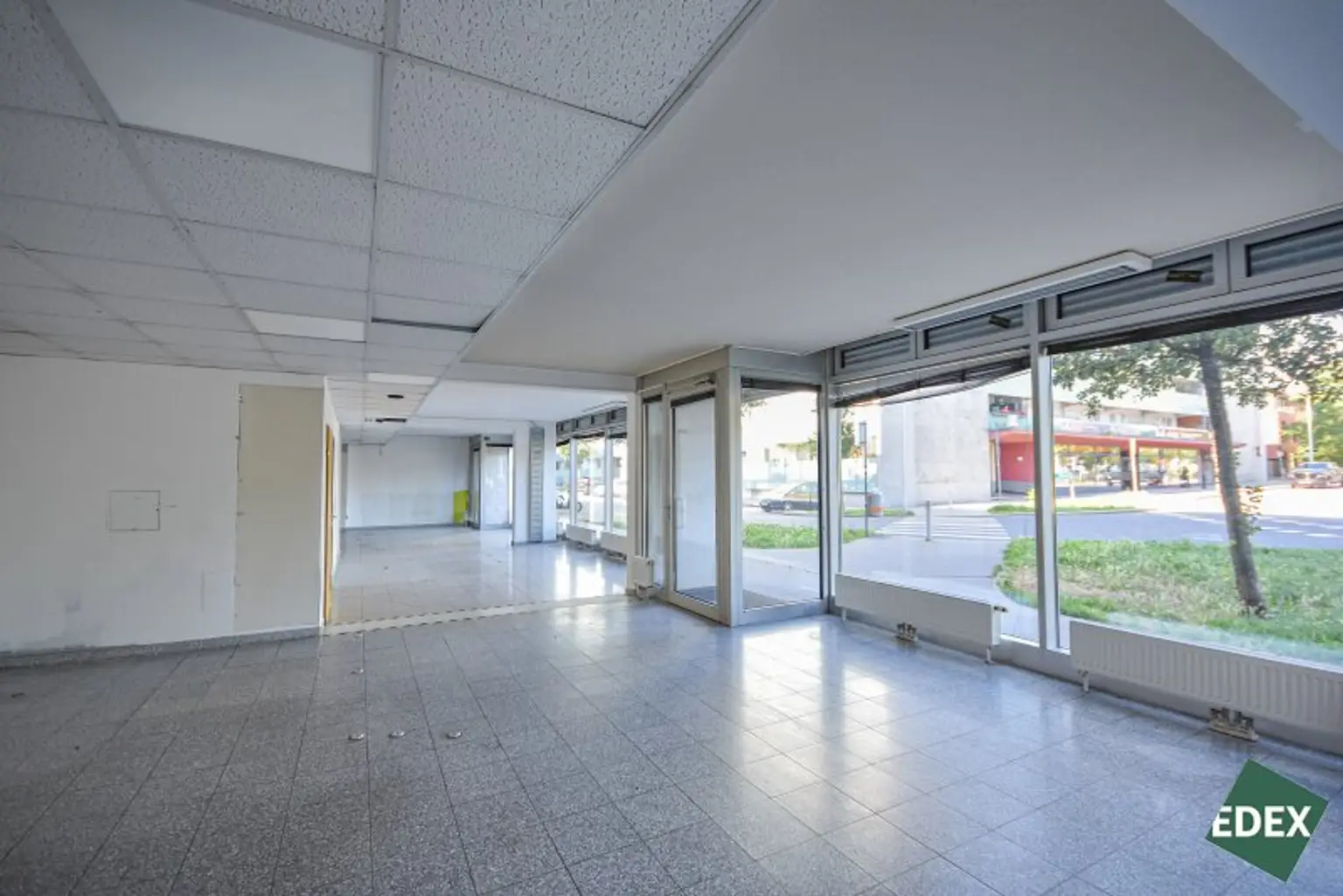 Geschäftsfläche – 310 m² am Erlaaer Platz