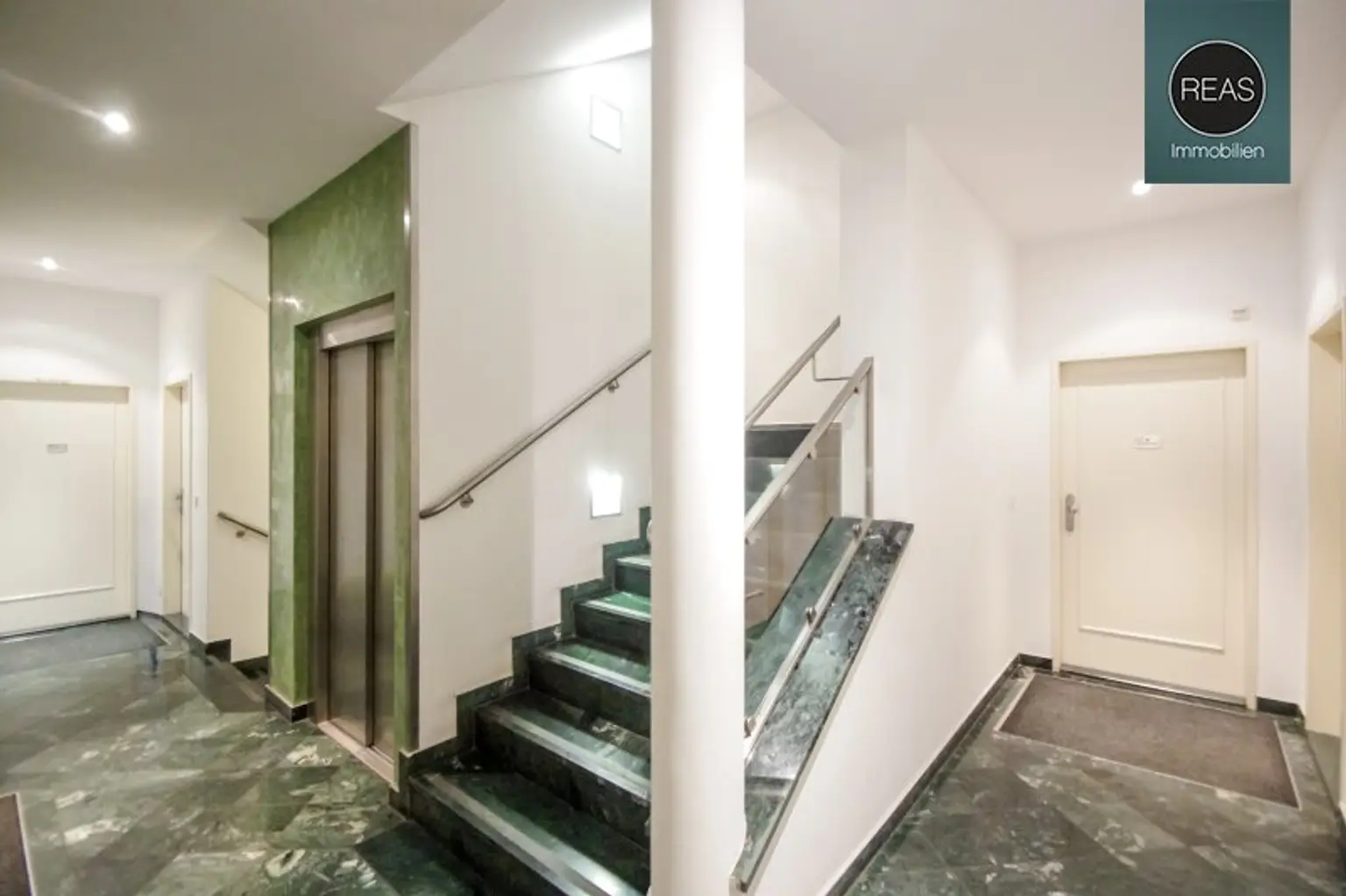 Traumwohnung mit Balkon, Terrasse und Garage in exklusiver Gartenanlage bei der Hohen Warte!