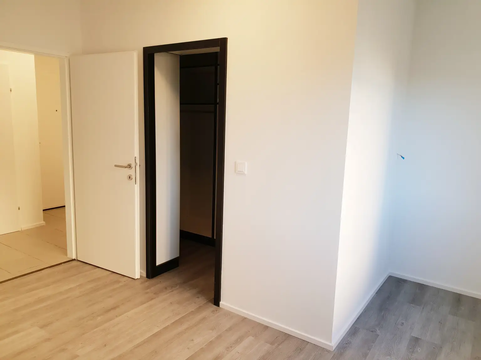 Zwei Zimmerwohnung mit hochwertiger Küche zu vermieten!